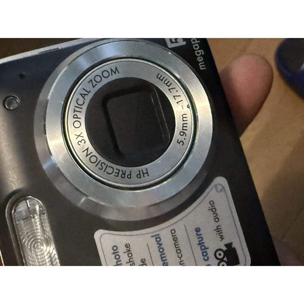 HP PhotoSmart M447 5.0 Digital Camera - Black W/ strap